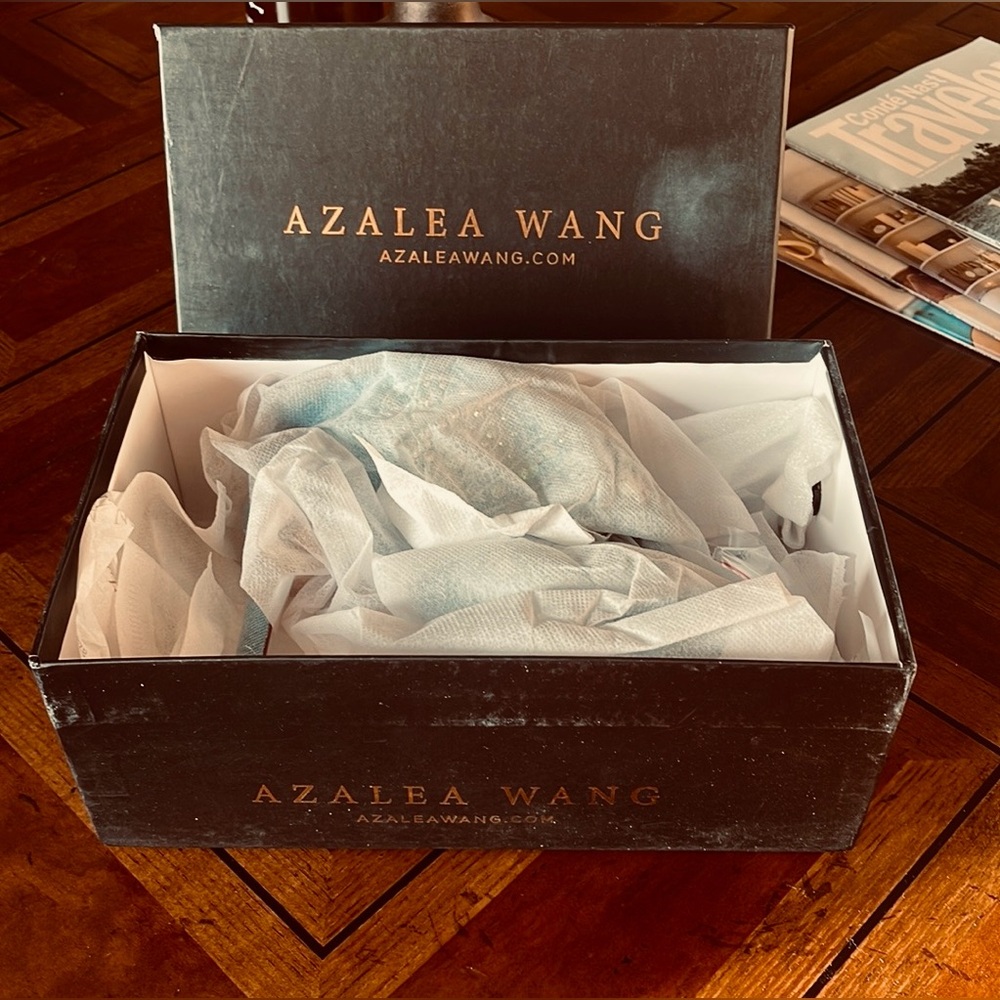 NIB AZALEA WANG ALAYA EMBELLISHED BUTTERFLY STILETTO IN WASHED DENIM SIZE 6 - Picture 16 of 17